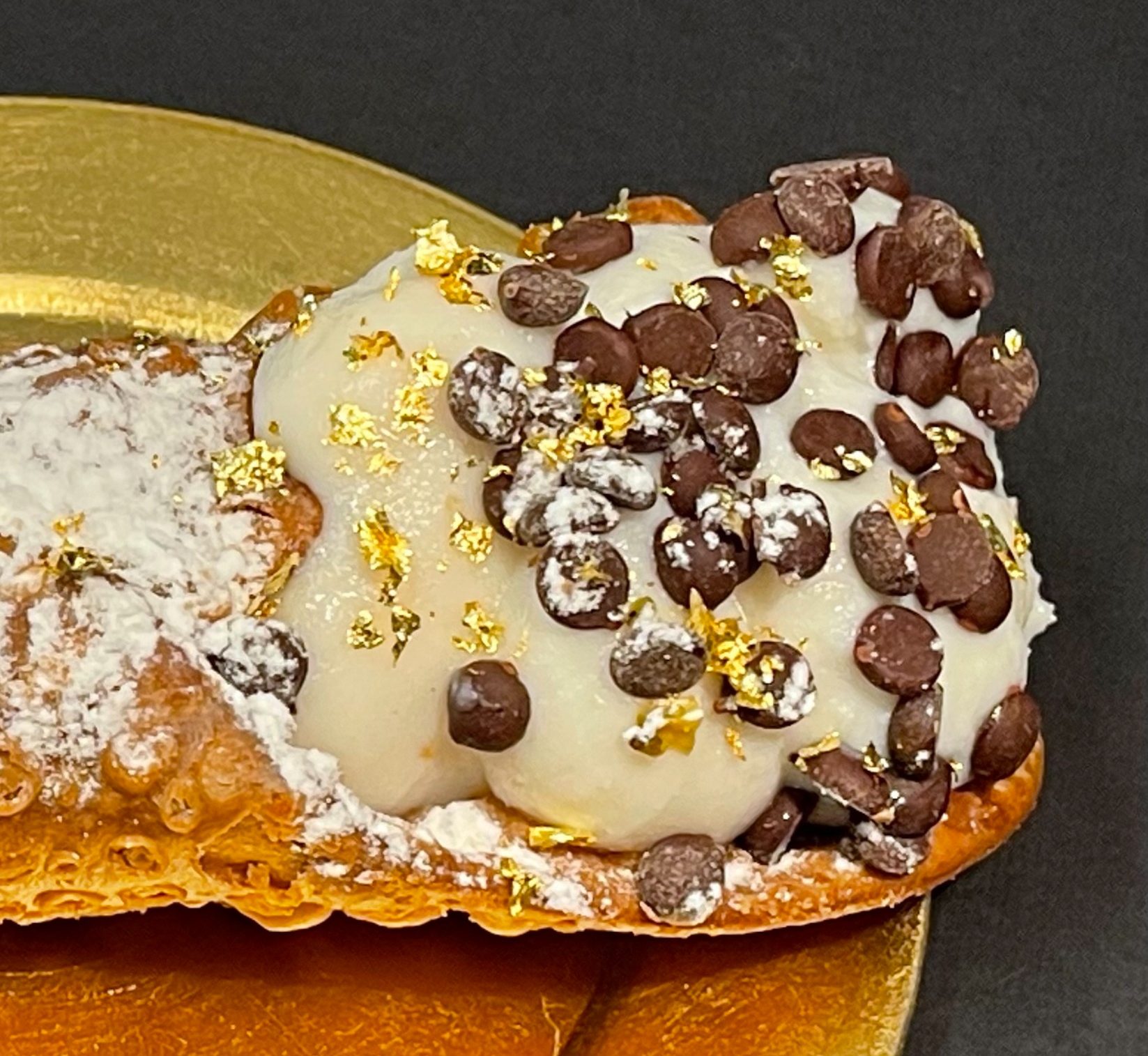 Cannolo e oro pagliuzze Cannolo e oro pagliuzze